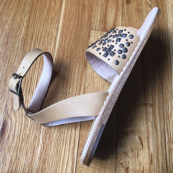 🌼Embellished Leather Ankle Strap Sandal🌼 - Picture 4 of 13